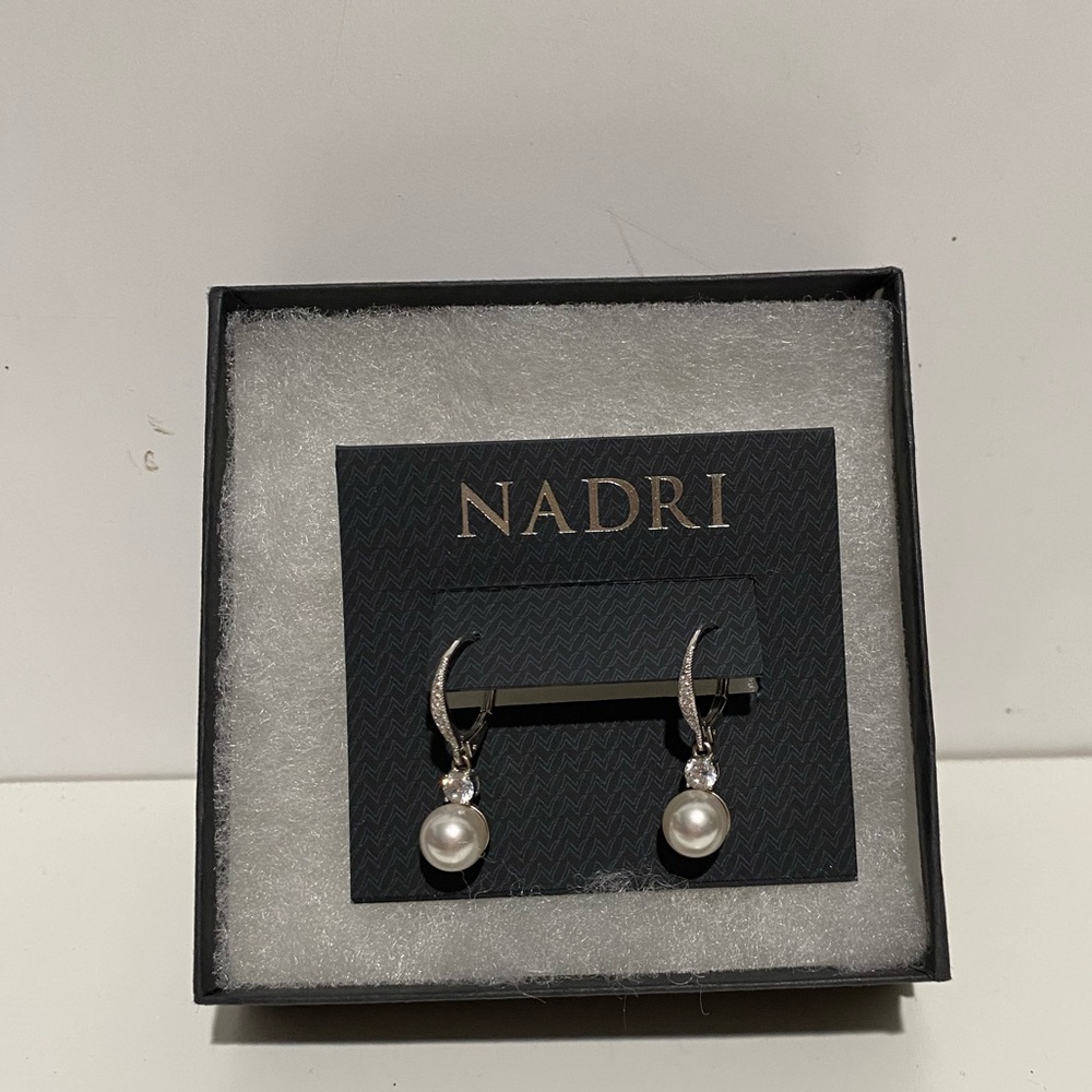 Nadri Faux-Pearl Crystal Drop Earrings Elegant Pearl Drop Earrings‎ cons - Picture 3 of 5